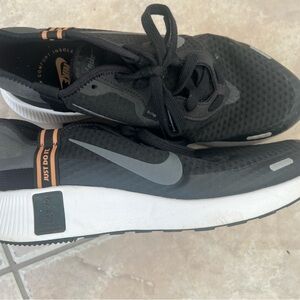 Nike Women’s Black and Gray Sneakers